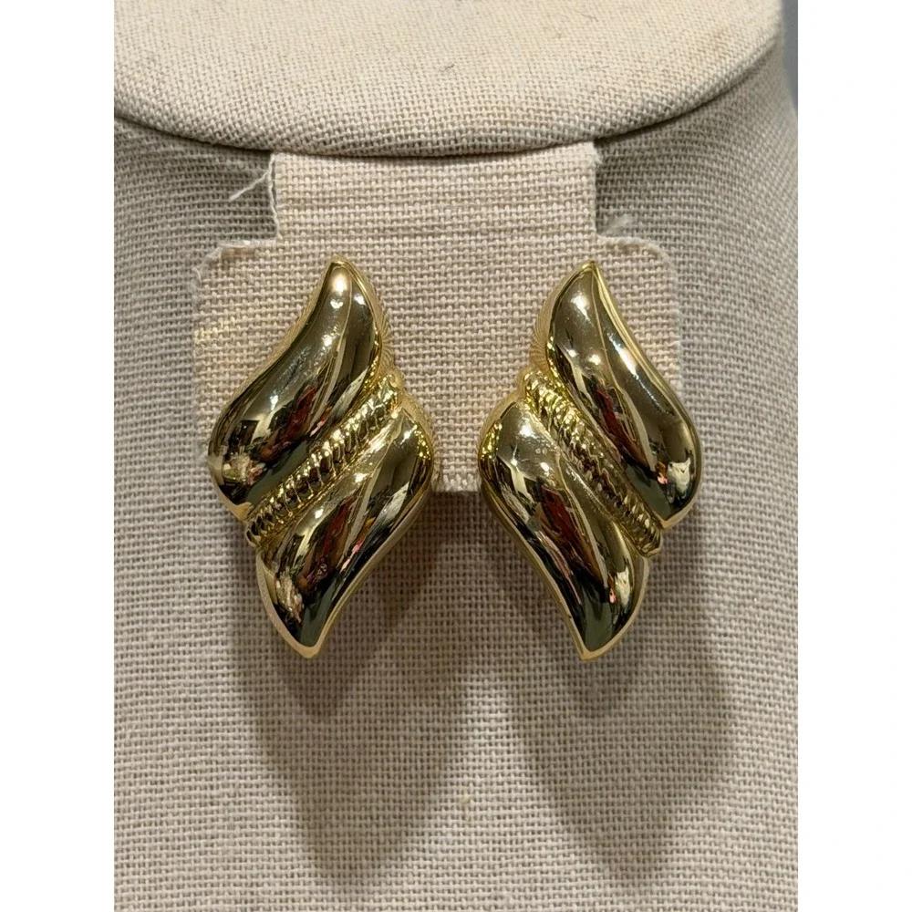 Clip On Earrings Puffy Hollow‎ Statement Gold Tone Vintage 80s Sculptural Chunky